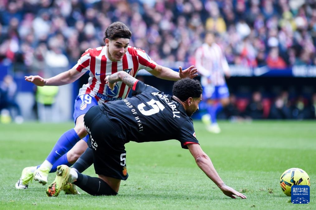 6图湖人击沉快船 詹姆斯与东契奇击掌8图湖人擒森林狼4连胜 詹姆斯东契奇击掌庆祝